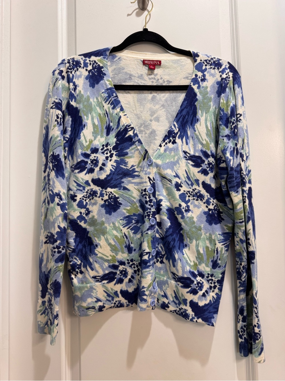 Merona White/Blue Floral CARDIGAN Large Buttons Armpit To Armpit 21” Length 25”